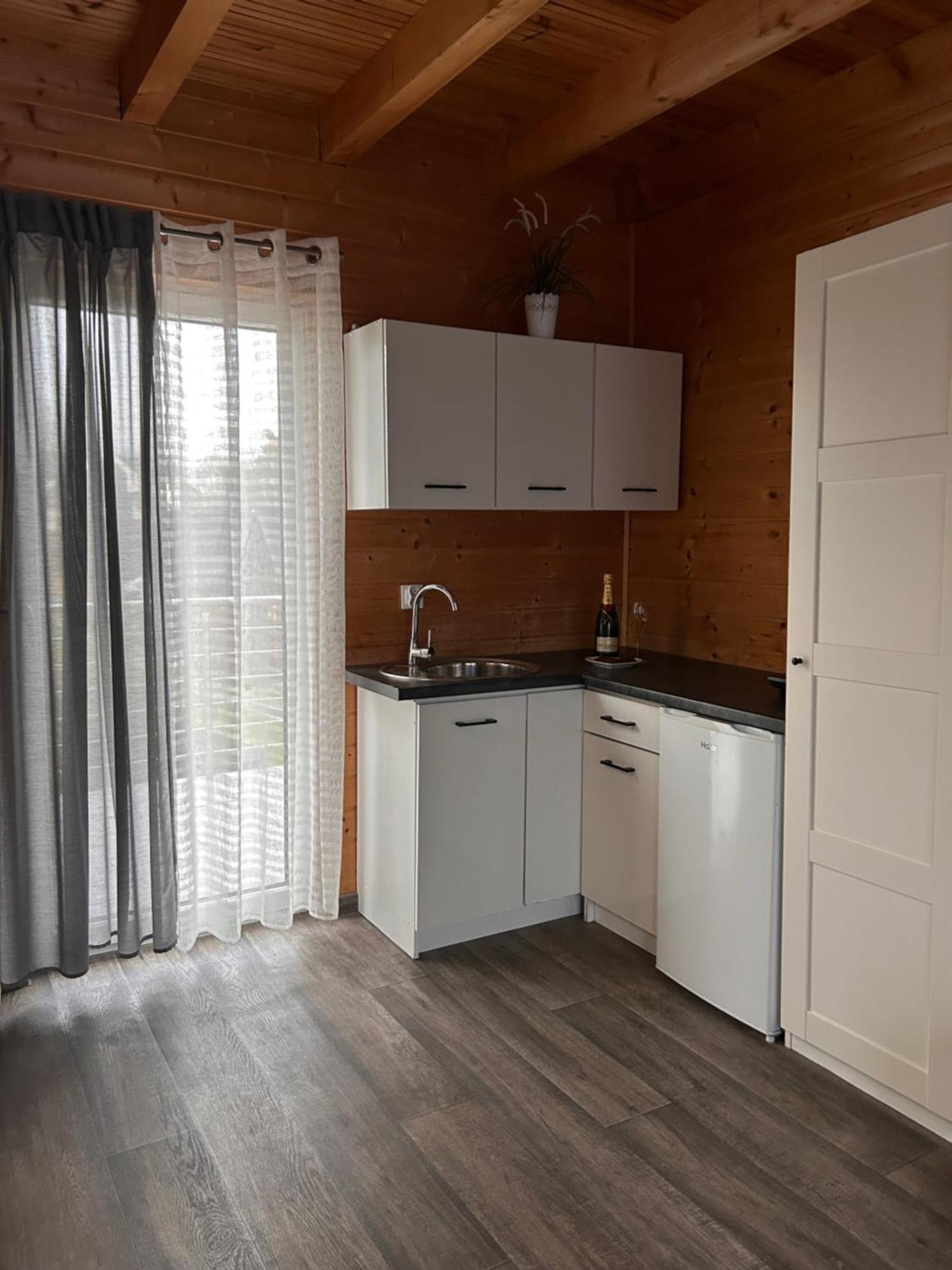Resort Eden Domki, Apartamenty I Pokoje Jastrzębia Góra Екстериор снимка